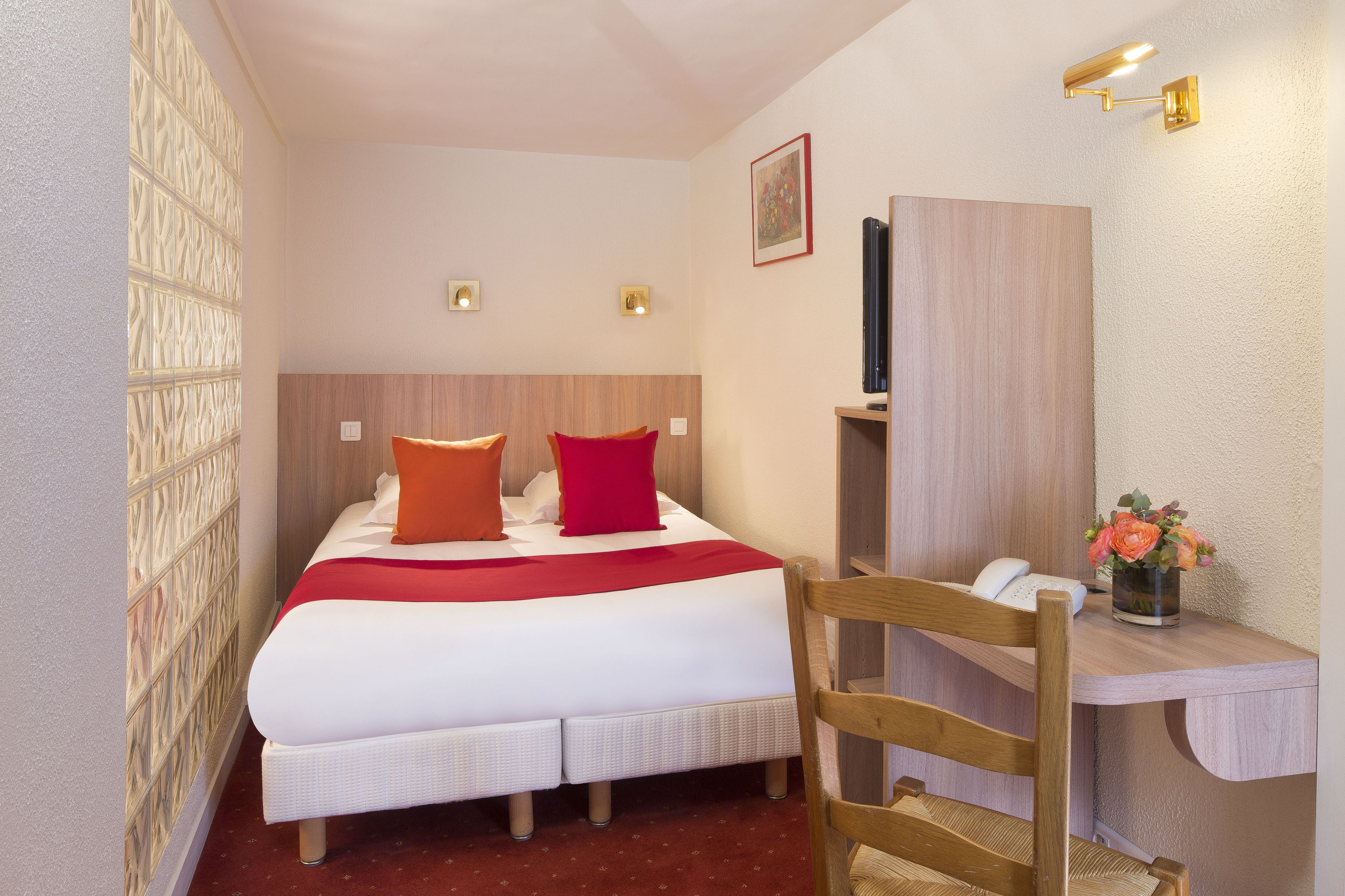 standard double room | minibar, in-room safe, desk, soundproofing