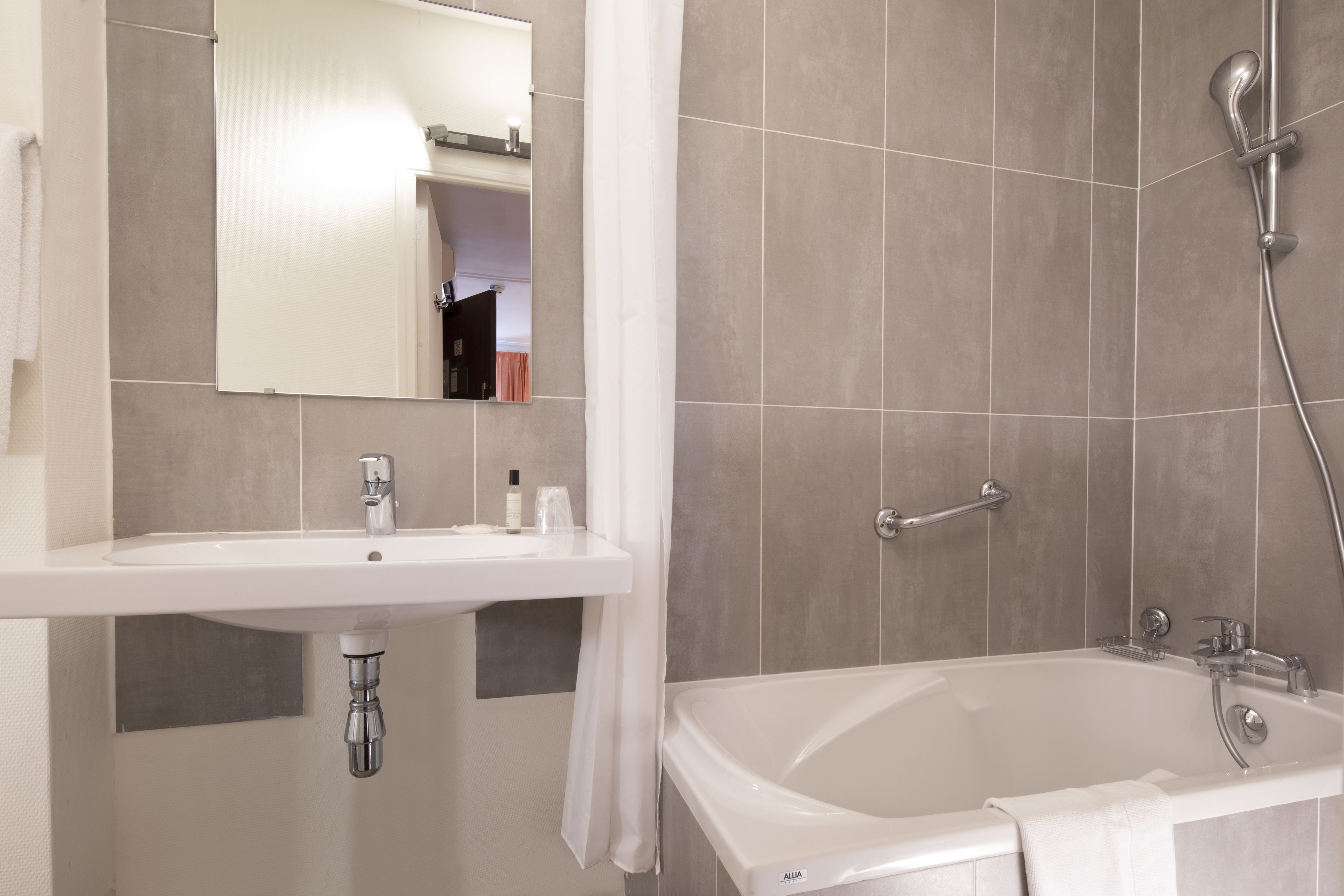 superior triple room | bathroom | free toiletries, hair dryer, towels