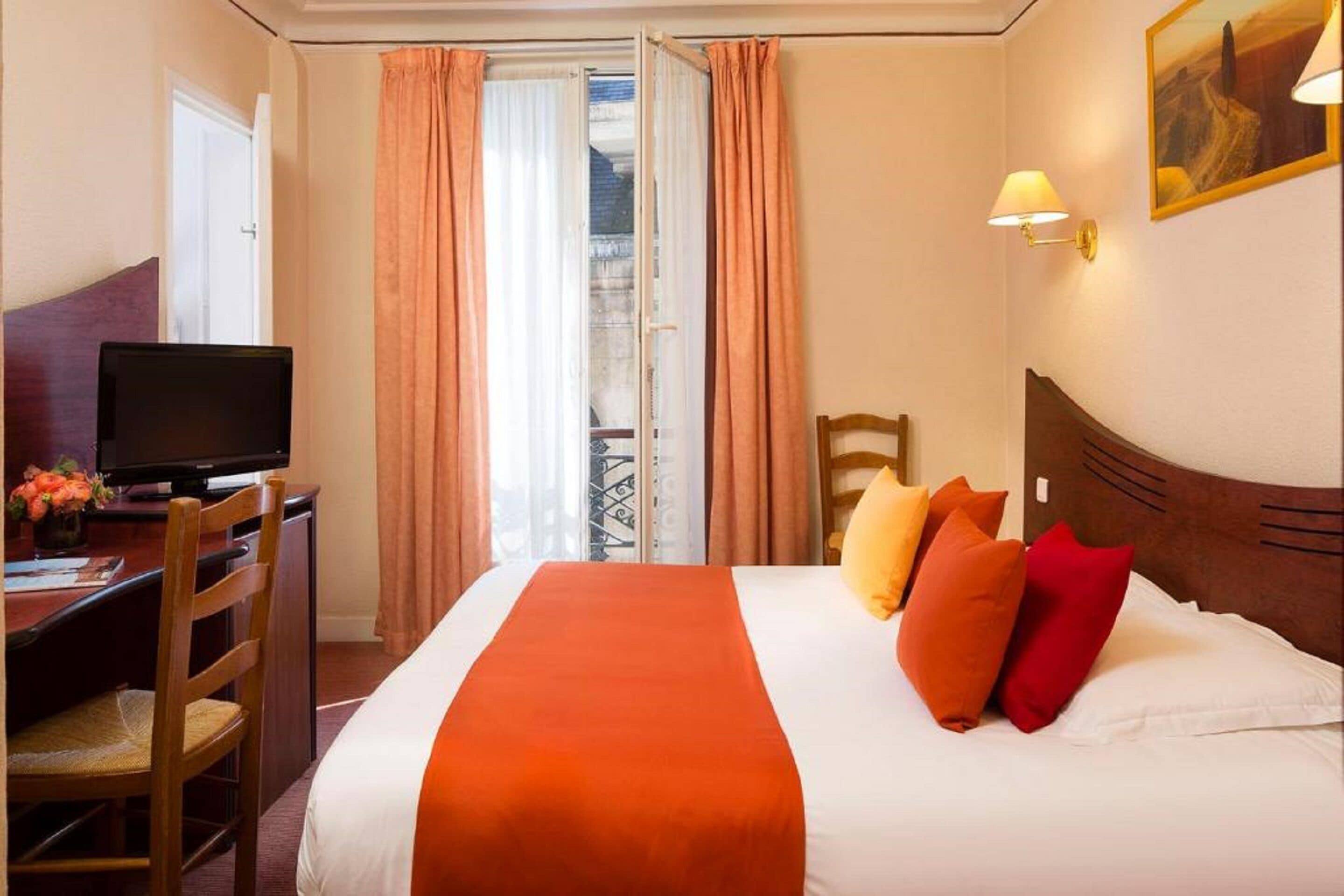 standard double room, 1 double bed | 1 bedroom, minibar, in-room safe, desk