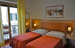 Standard Room, 2 Single Beds | In-room safe, desk, free WiFi, bed sheets - Hotel Dover (Milan)