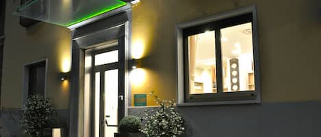 Façade de l’hébergement - soirée/nuit