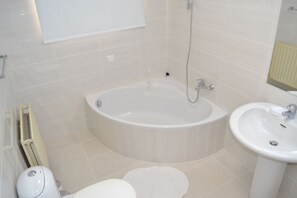 Suite, 3 Bedrooms | Bathroom | Towels - Marianna (Limassol)