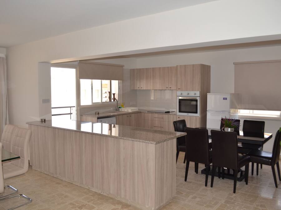 Refrigerador con freezer, placa de cocina, cafetera/tetera