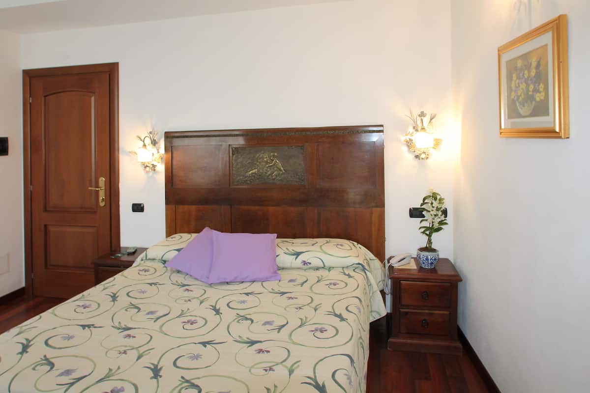 premium bedding, individually furnished, blackout curtains