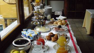 Tägliches inbegriffenes Frühstücksbuffet