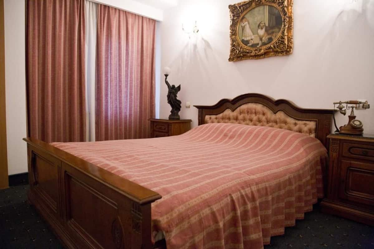 Suite with Private Bathroom | 1 bilik tidur, peti besi dalam bilik, Wi-fi percuma