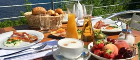 매일 뷔페 아침 식사(1인당 EUR 16.50)