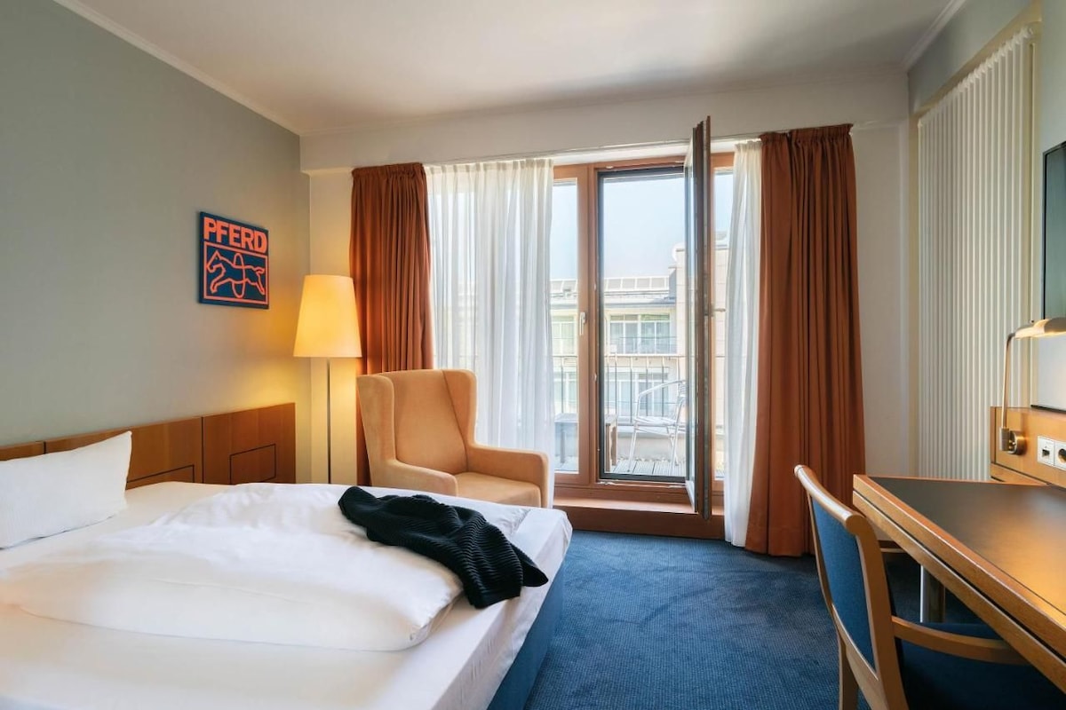 Hypo-allergenic bedding available, in-room safe, desk, laptop workspace