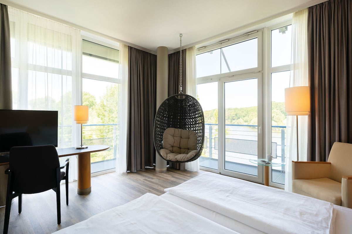 superior plus room | 1 bedroom, hypo-allergenic bedding, in-room safe, desk