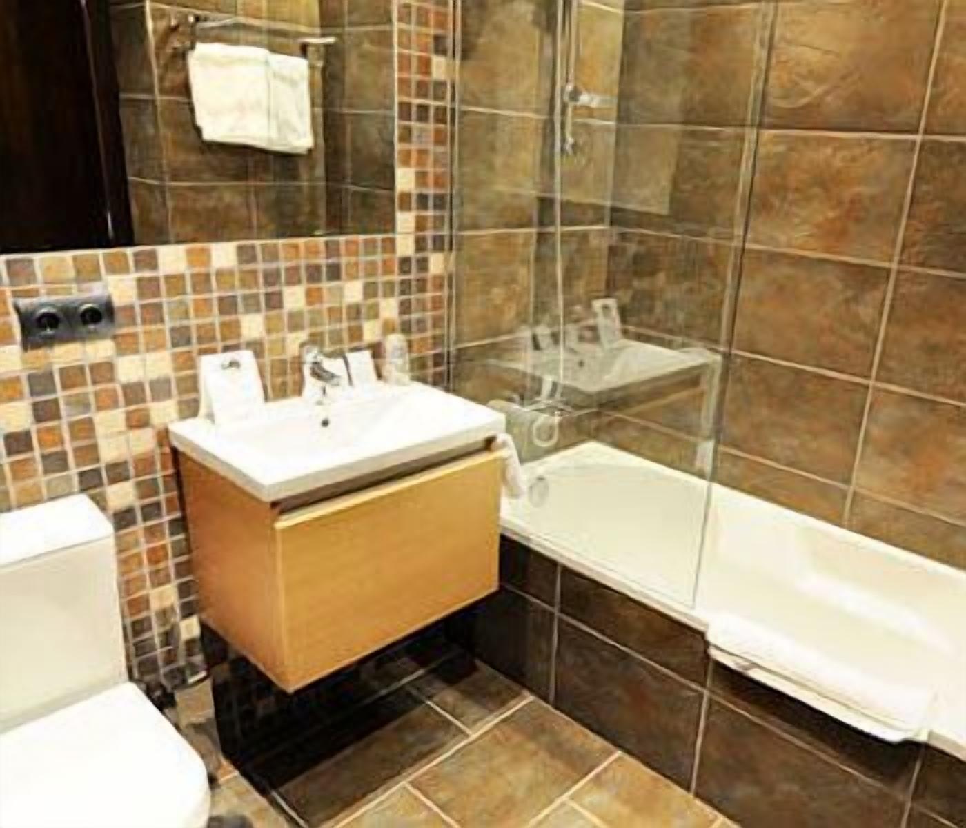 single room | bathroom | hair dryer, towels