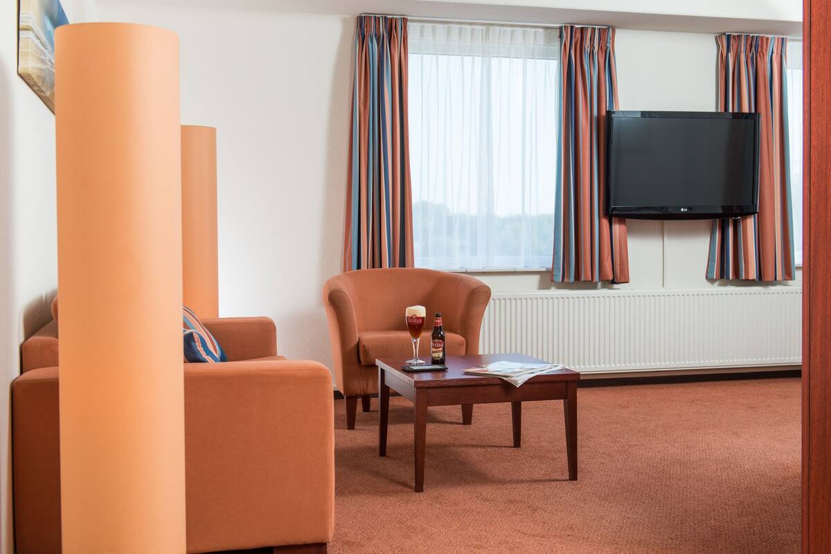 deluxe double room | living area | 43-inch lcd tv with cable channels, tv