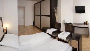 Flat-screen TV - Pension A Und A (Vienna)