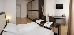 Flat-screen TV - Pension A Und A (Vienna)