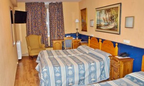 Minibar, in-room safe, soundproofing, free WiFi - Hotel Mur (Jaca)