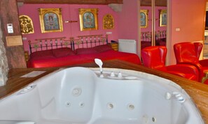 Indoor spa tub - Hotel Mur (Jaca)