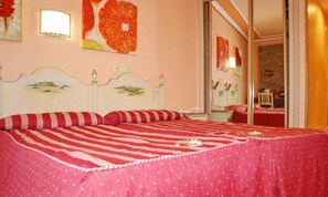 Double Room | Minibar, in-room safe, soundproofing, free WiFi - Hotel Mur (Jaca)