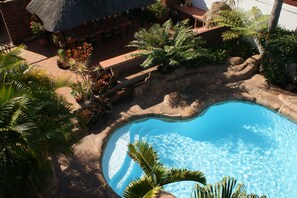Outdoor pool - Africa Regent Guest House (Durban North)
