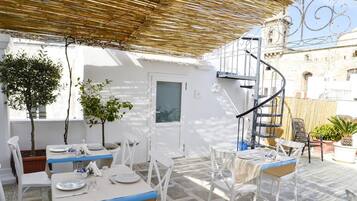 Colazione a base di specialità locali inclusa, servita tutte le mattine