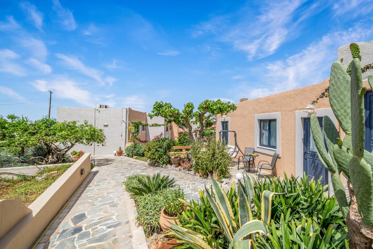 Superior Studio | 1 bedroom, minibar, in-room safe, desk