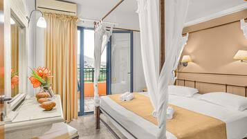 Junior Suite | Minibar, in-room safe, desk, soundproofing
