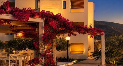 Golden Bay Apartments-Garden Haven
