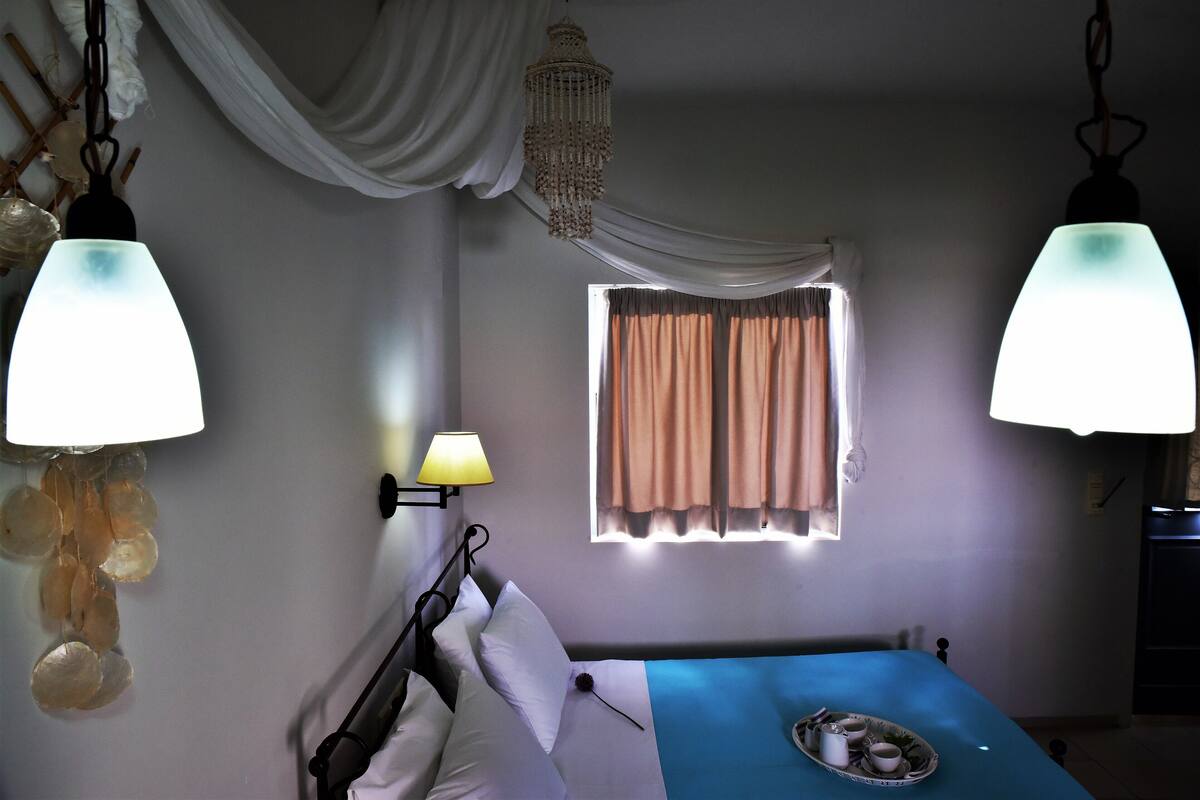 Economy Studio, Ground Floor | 1 bedroom, minibar, in-room safe, desk