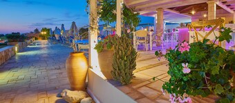 Golden Bay Apartments-Garden Haven