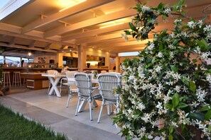 Snack bar
