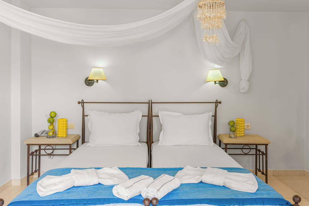 Economy Studio, Ground Floor | Minibar, in-room safe, desk, soundproofing