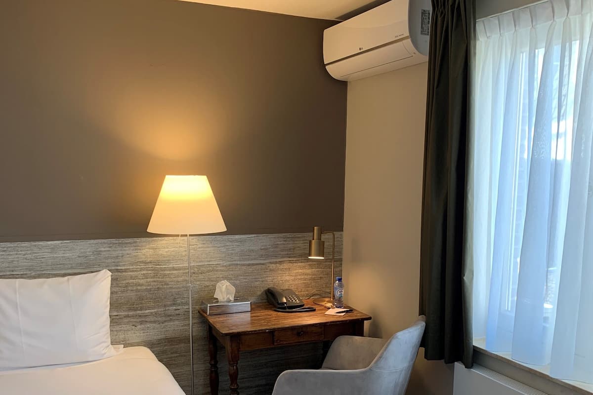Standard Single Room | In-room safe, desk, blackout drapes, iron/ironing board
