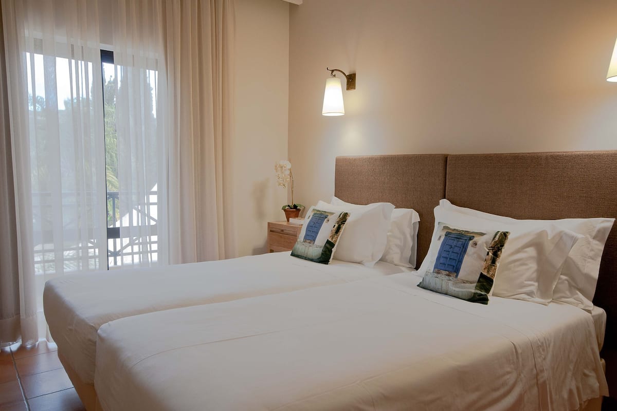 standard room, 2 single beds | hypo-allergenic bedding, individually decorated, individually furnished