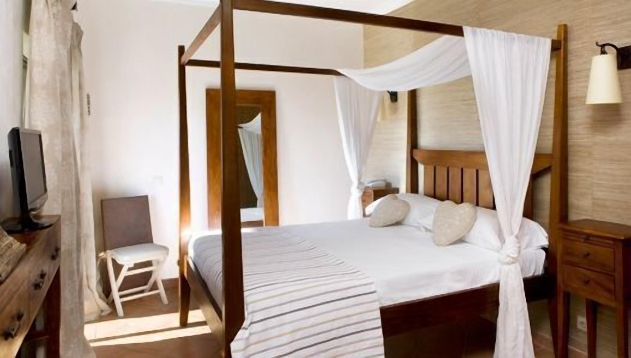 hypo-allergenic bedding, individually decorated, individually furnished