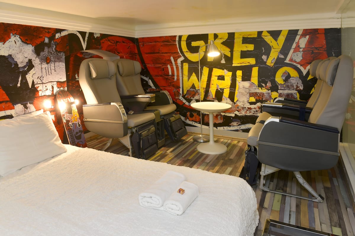 1 bedroom, individually decorated, individually furnished