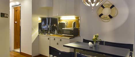 Yacht Apartment | Private kitchen
