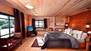 Suite | Iron/ironing board, free WiFi