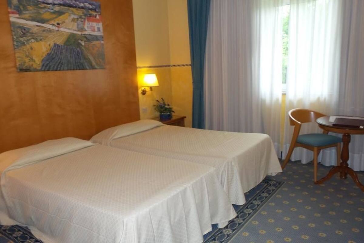 standard double room | minibar, in-room safe, desk, soundproofing