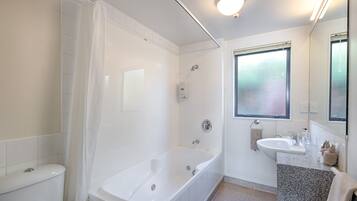 One Bedroom Unit | Whirlwanne