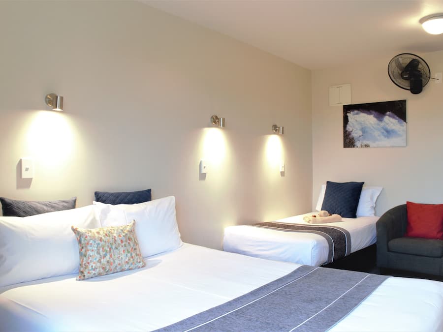 Superior-Zweibettzimmer, Mehrere Betten | Hochwertige Bettwaren, Pillowtop-Betten, individuell eingerichtet