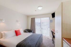 Compact Studio | Premium bedding, pillow-top beds, individually furnished, desk - Bella Vista Taupo (Taupo)