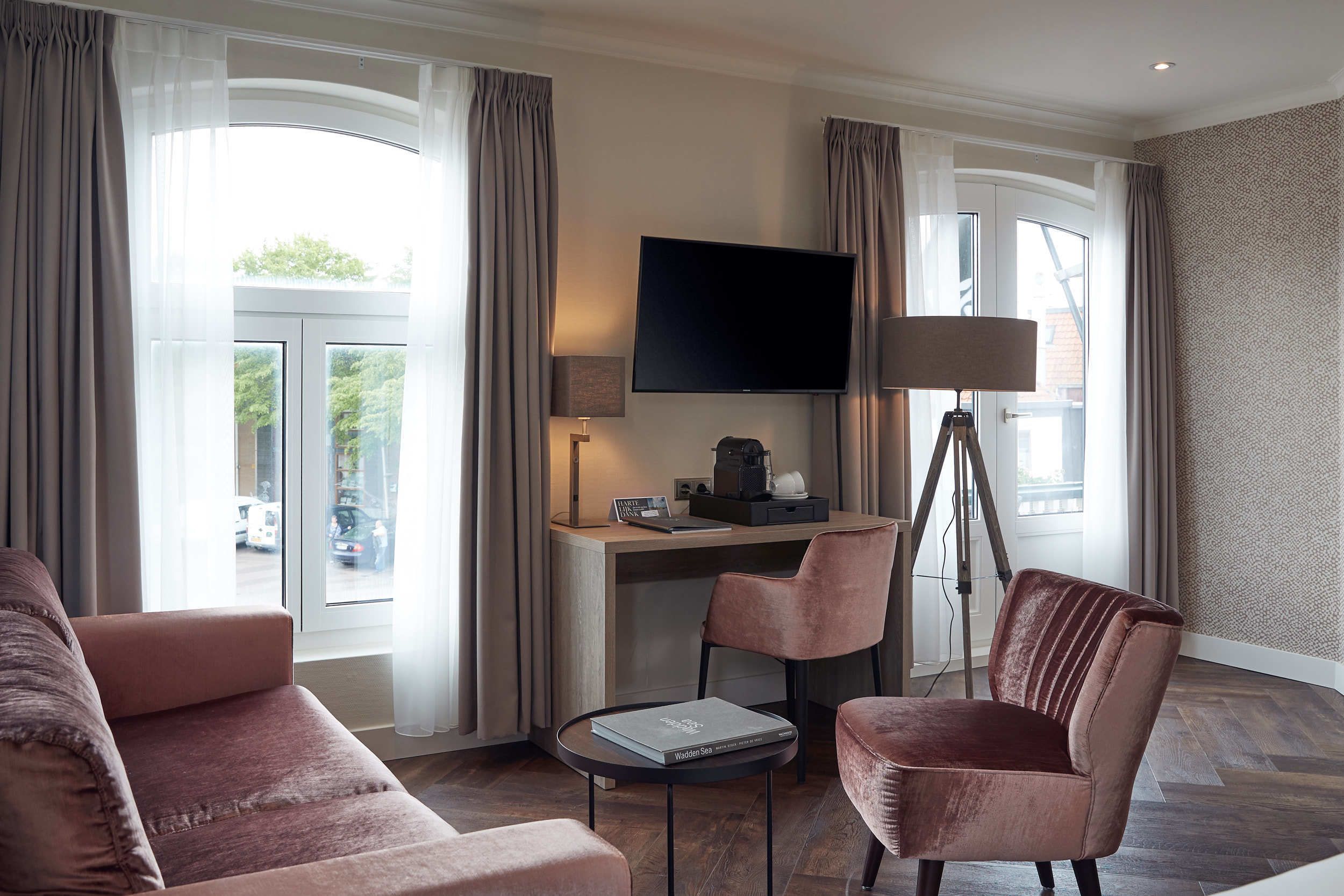 deluxe double room, jetted tub | desk, blackout curtains, soundproofing, free wifi