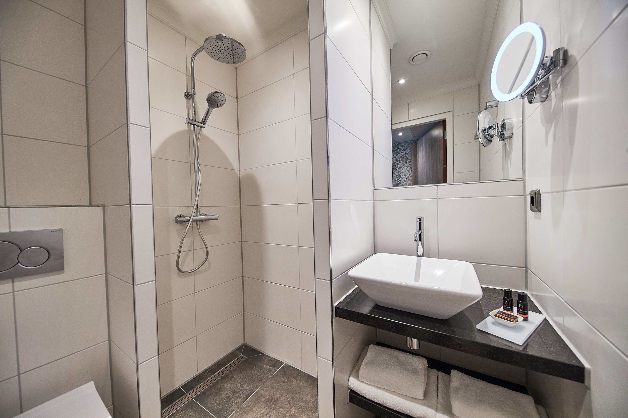 deluxe double room, sauna | bathroom | free toiletries, hair dryer, towels