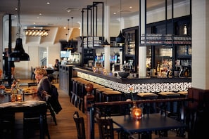Bar (on property) - Hotel de Lindeboom (Den Burg)
