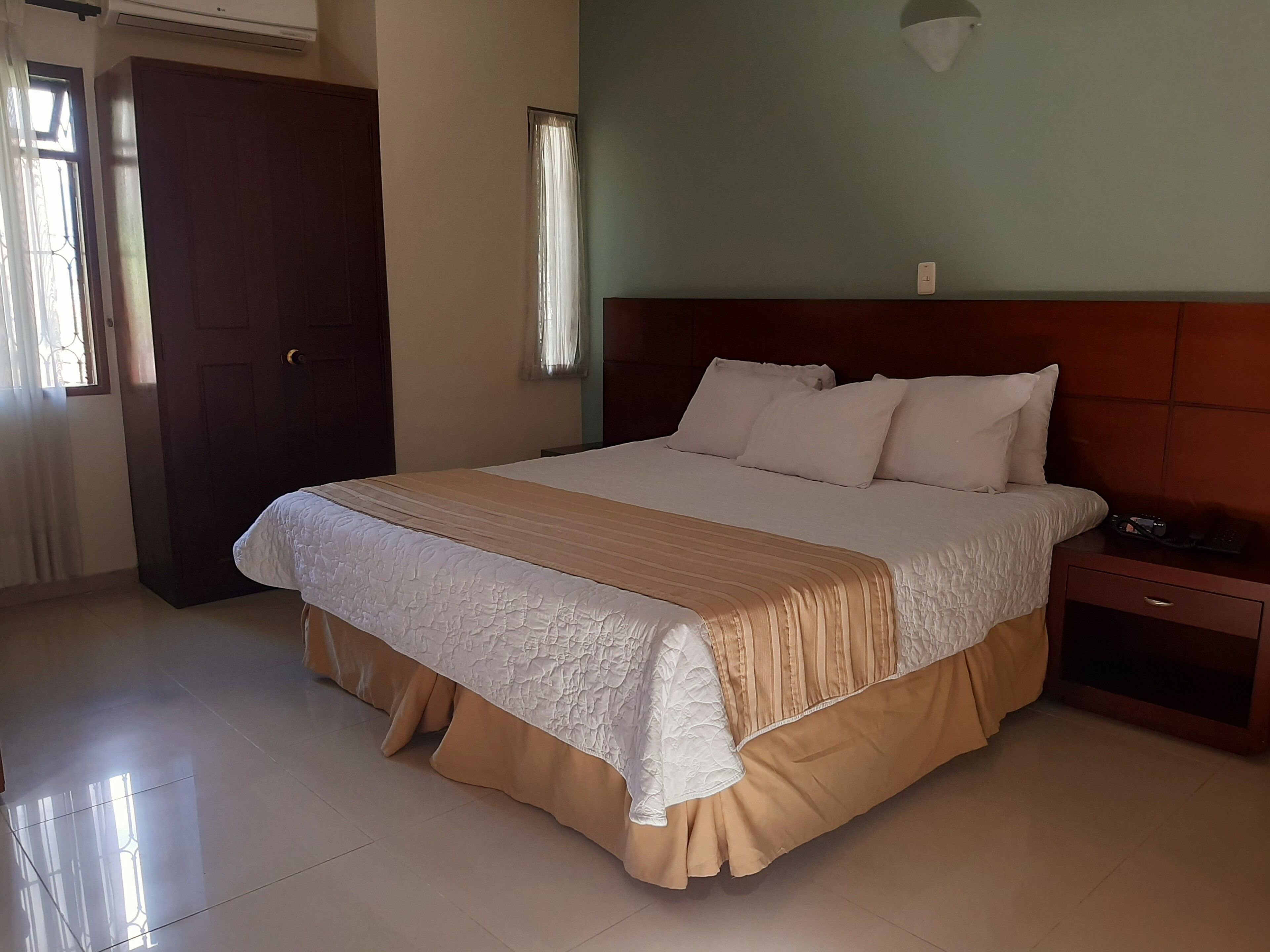 standard double room | minibar, in-room safe, free wifi