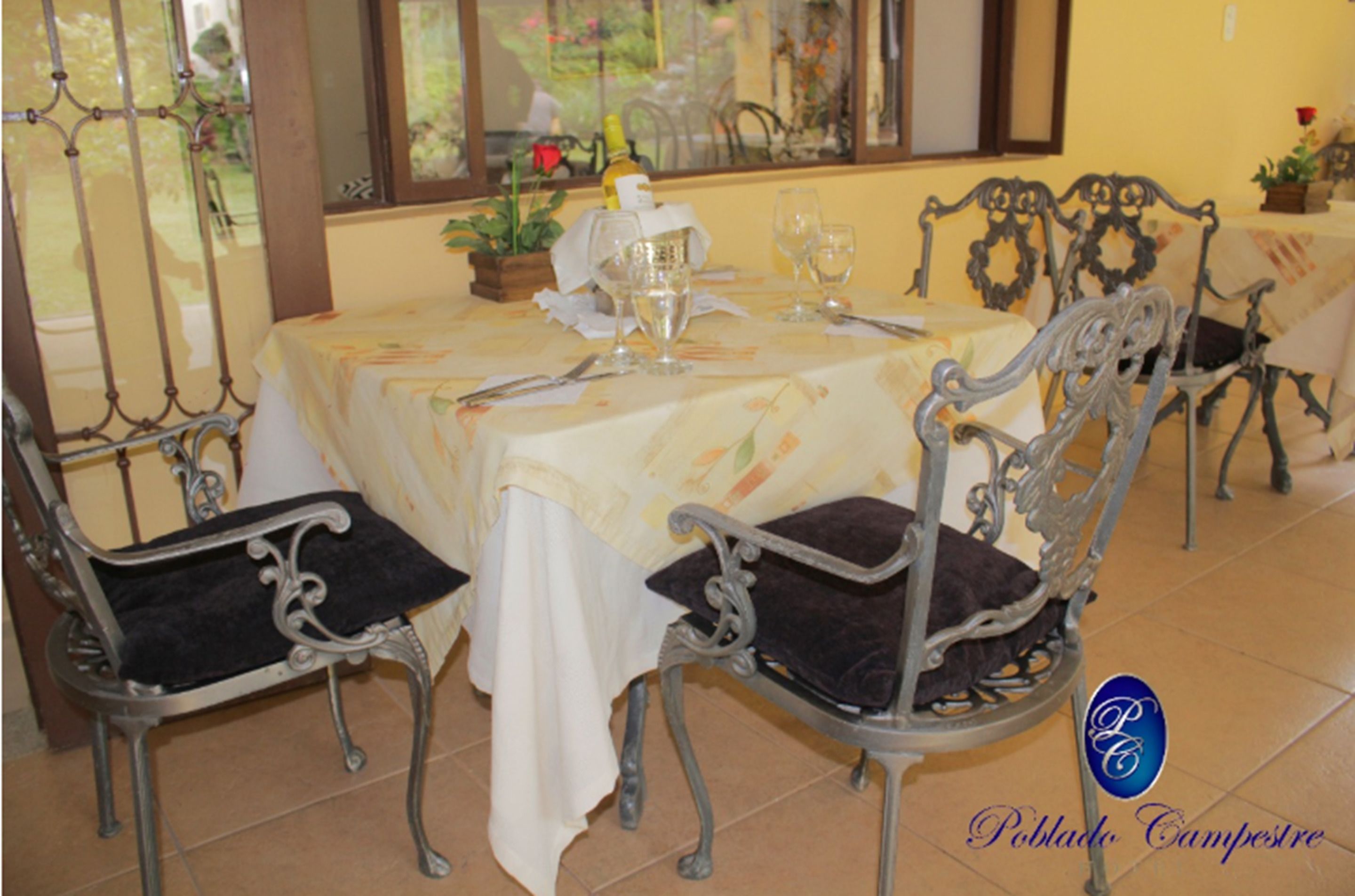 breakfast, lunch and dinner served