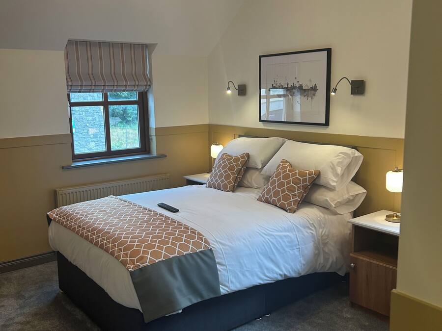 Basic Double or Twin Room | Iron/ironing board, free WiFi