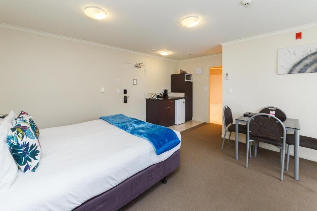 1 bedroom, premium bedding, minibar, in-room safe