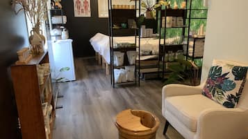 Bilik rawatan pasangan, rawatan badan, aromaterapi, urut tuaman batu