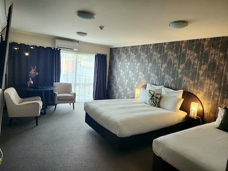 Economy Studio | 1 bedroom, premium bedding, minibar, in-room safe. BKs Premier Motel Palmerston North