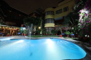 Outdoor pool, sun loungers - Peru Star Apart-Hotel (Lima)