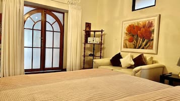 Apartemen Eksekutif | Seprai katun Mesir, seprai premium, brankas, dan tirai kedap cahaya